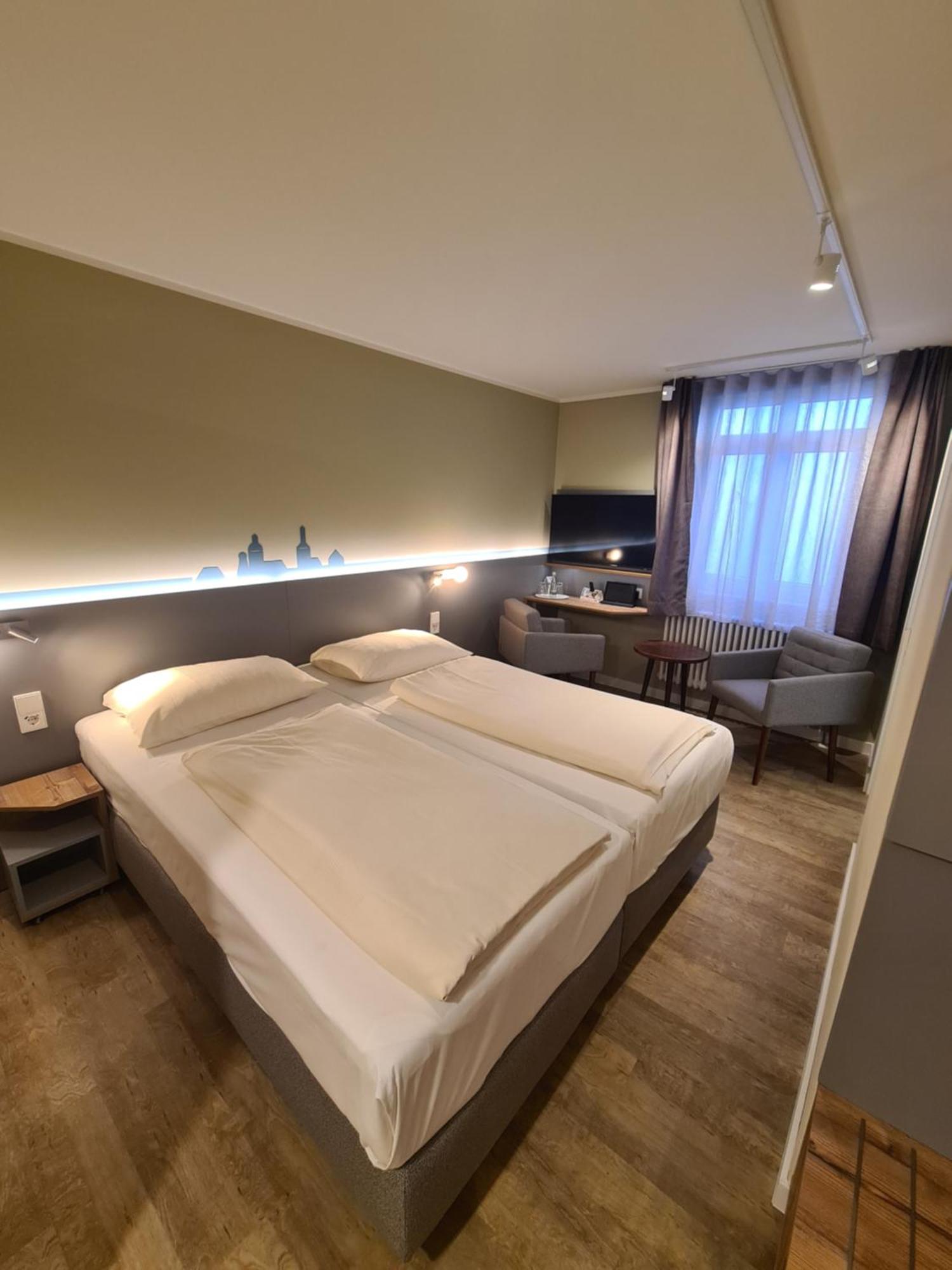 Stadthotel Engel Ettlingen Luaran gambar