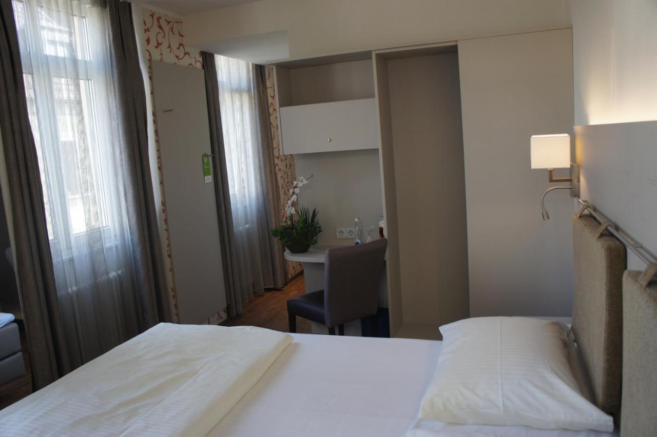 Stadthotel Engel Ettlingen Luaran gambar